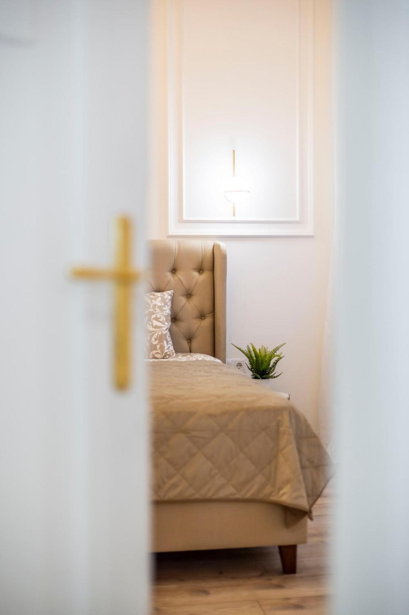Luxurious Central 4Bedrm 3Bathrm Residence W/ Balcony 布达佩斯 外观 照片