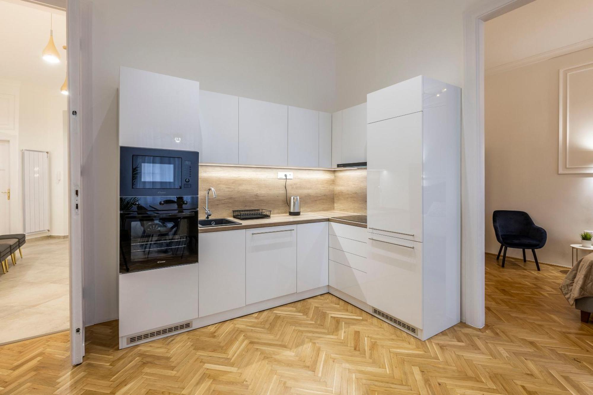 Luxurious Central 4Bedrm 3Bathrm Residence W/ Balcony 布达佩斯 外观 照片