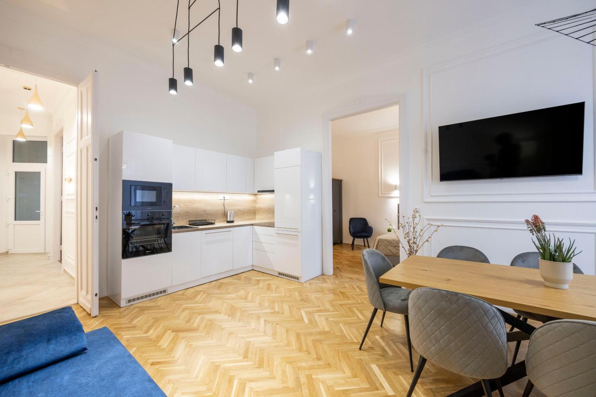 Luxurious Central 4Bedrm 3Bathrm Residence W/ Balcony 布达佩斯 外观 照片