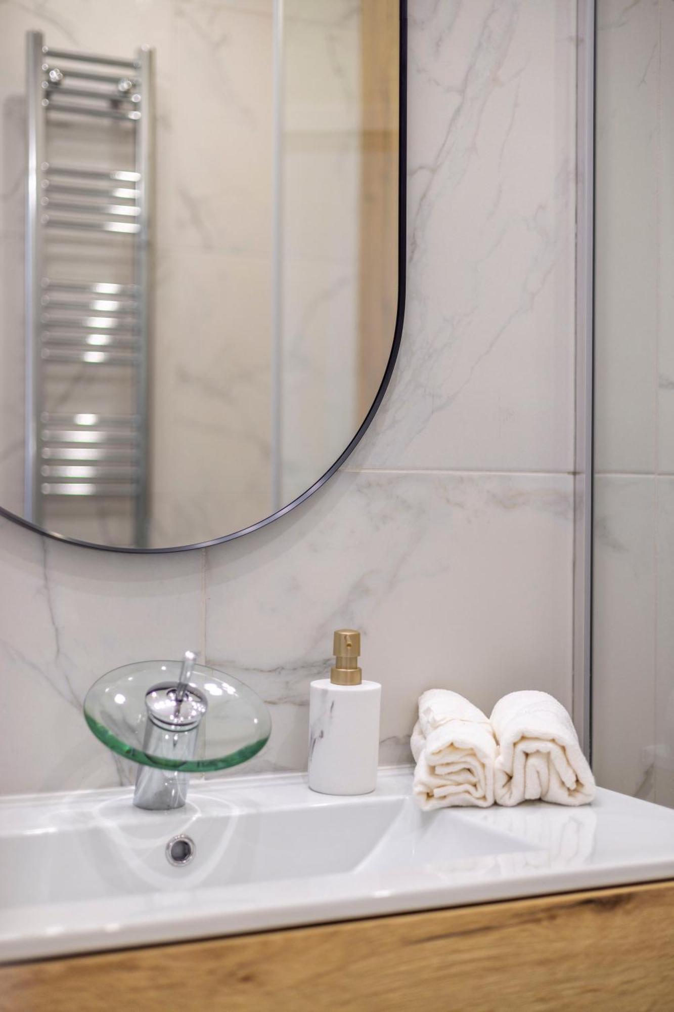 Luxurious Central 4Bedrm 3Bathrm Residence W/ Balcony 布达佩斯 外观 照片