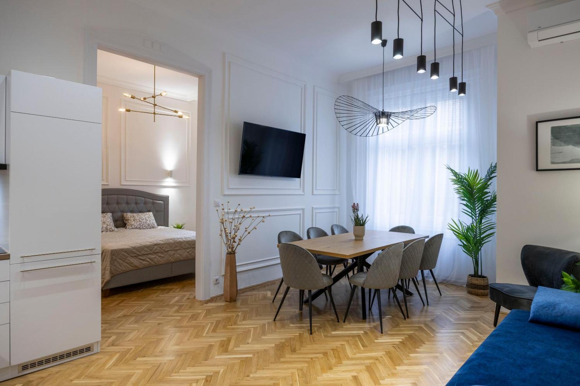 Luxurious Central 4Bedrm 3Bathrm Residence W/ Balcony 布达佩斯 外观 照片