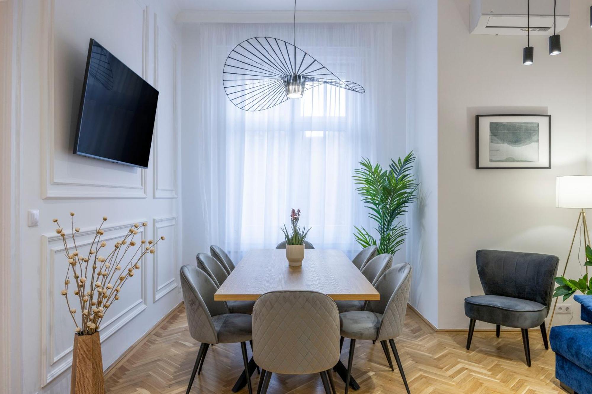 Luxurious Central 4Bedrm 3Bathrm Residence W/ Balcony 布达佩斯 外观 照片