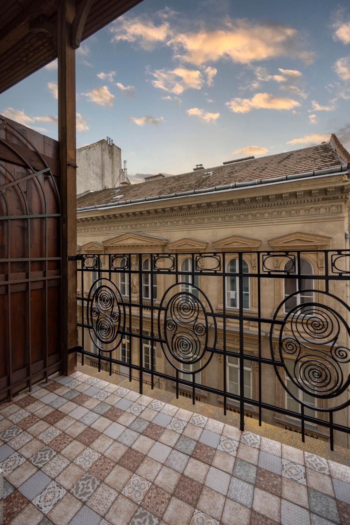 Luxurious Central 4Bedrm 3Bathrm Residence W/ Balcony 布达佩斯 外观 照片