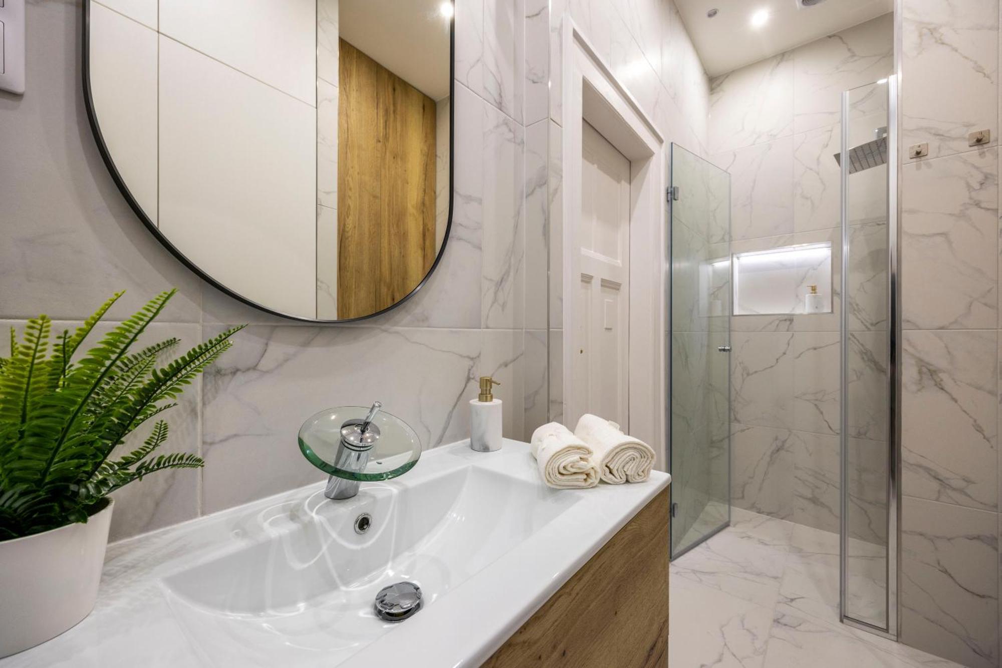 Luxurious Central 4Bedrm 3Bathrm Residence W/ Balcony 布达佩斯 外观 照片