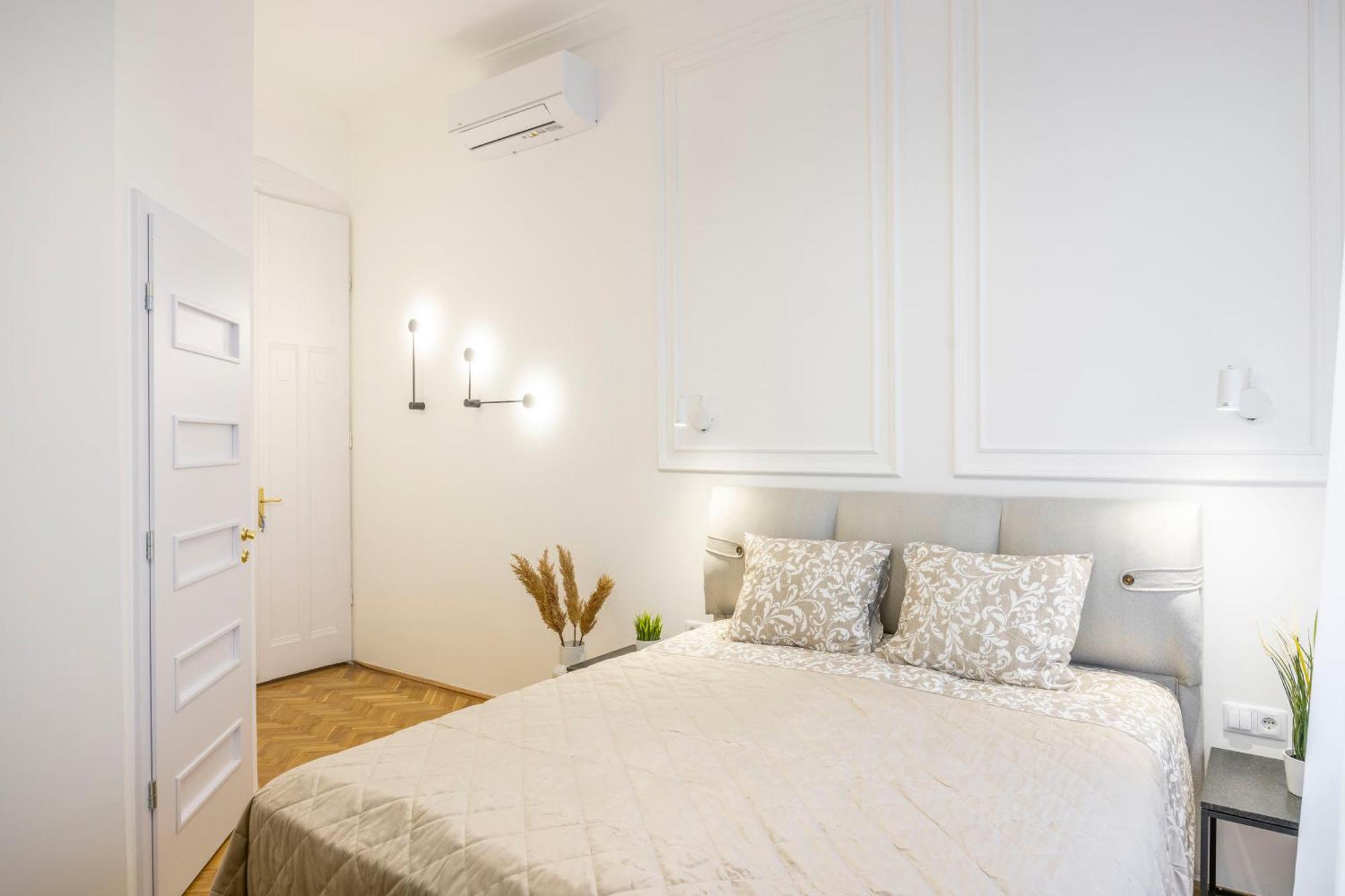 Luxurious Central 4Bedrm 3Bathrm Residence W/ Balcony 布达佩斯 外观 照片