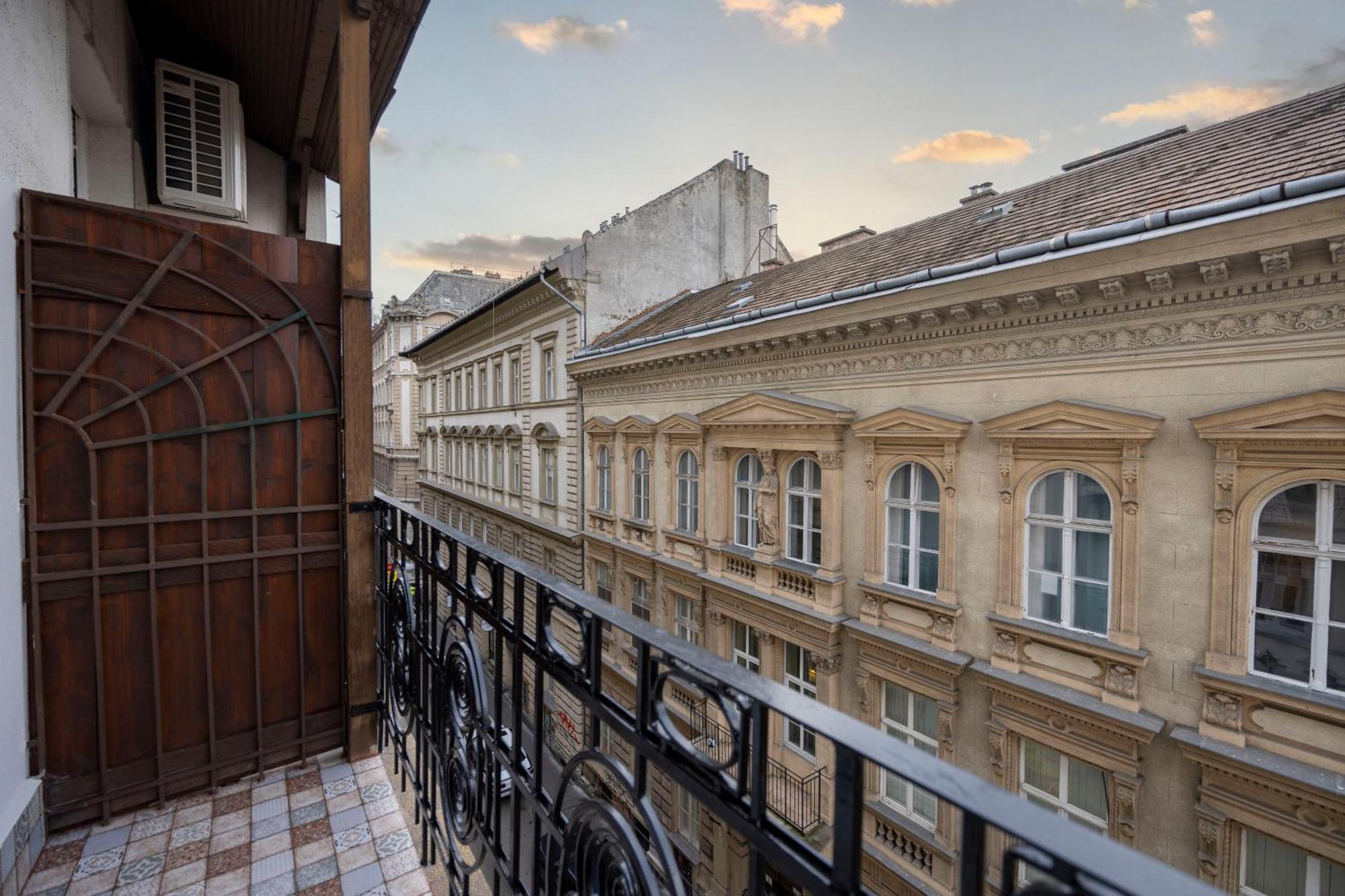 Luxurious Central 4Bedrm 3Bathrm Residence W/ Balcony 布达佩斯 外观 照片