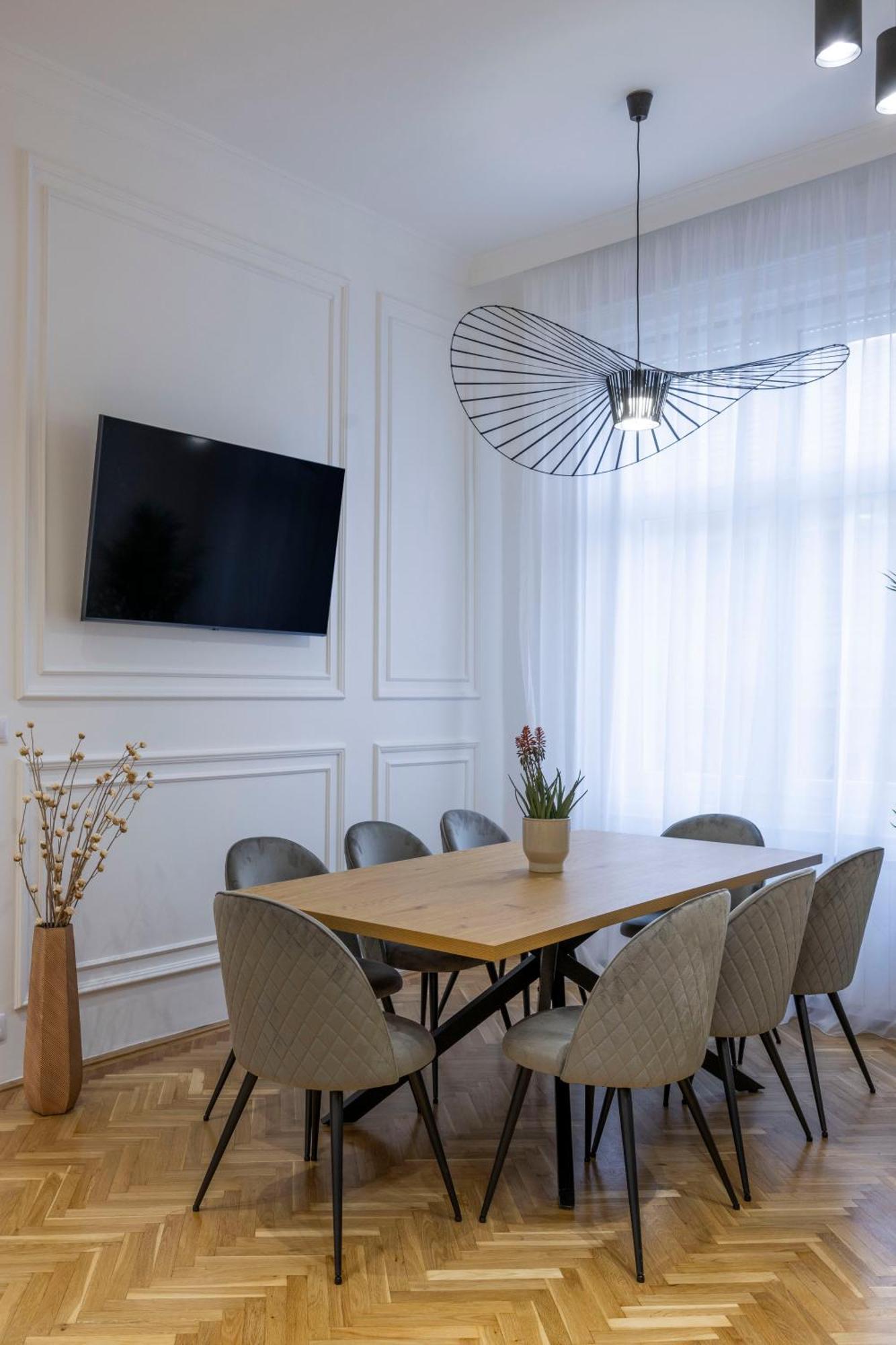 Luxurious Central 4Bedrm 3Bathrm Residence W/ Balcony 布达佩斯 外观 照片