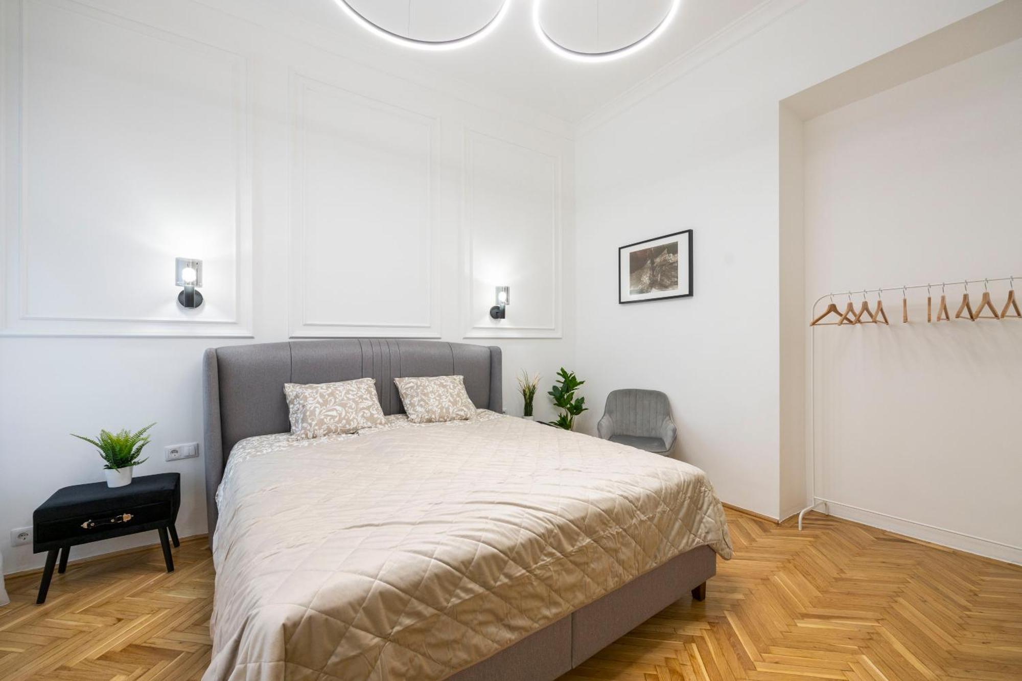Luxurious Central 4Bedrm 3Bathrm Residence W/ Balcony 布达佩斯 外观 照片