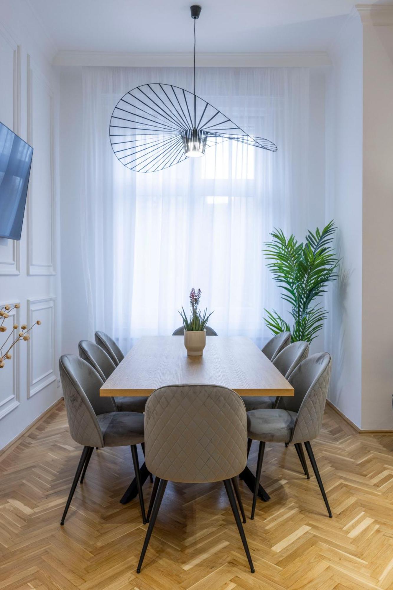 Luxurious Central 4Bedrm 3Bathrm Residence W/ Balcony 布达佩斯 外观 照片