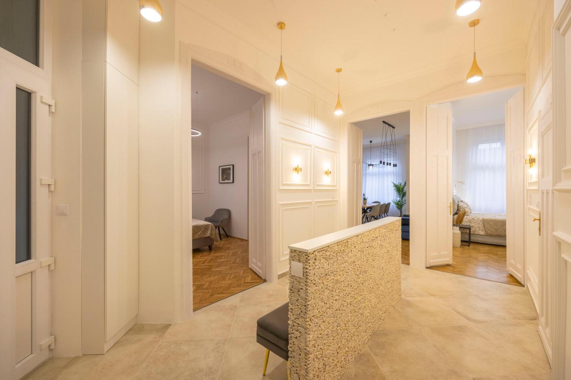 Luxurious Central 4Bedrm 3Bathrm Residence W/ Balcony 布达佩斯 外观 照片